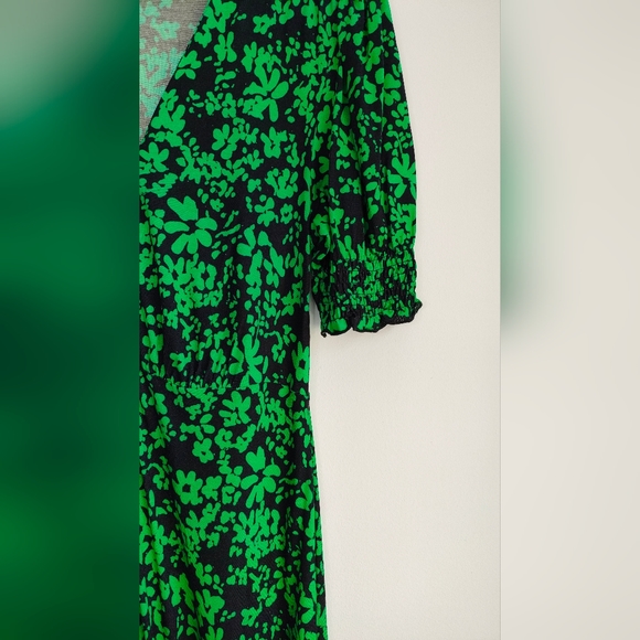 French Connection Green Black Floral Ditsy Short Sleeve Tea Midi dress Size 10 - Picture 9 of 12